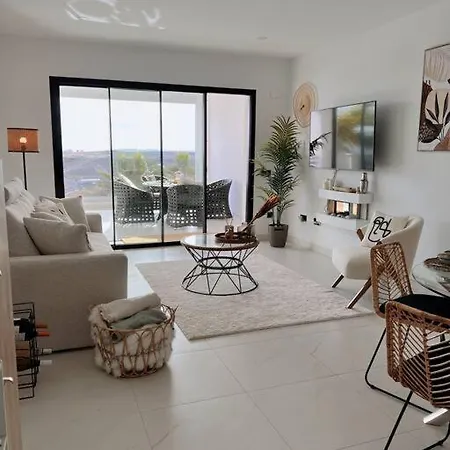 Hills Luxury 3 Bed Apartment *